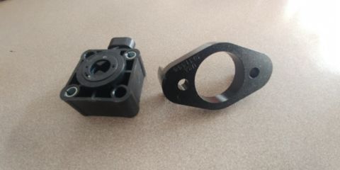 1996 Ford Bronco - 20200110 - "New" style Throttle Position Sensor bracket and sensor.