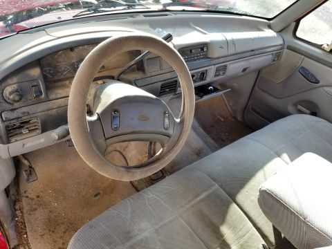 1997 Ford F-250 - It's filthy inside, but not badly damaged other than the dash shell being shattered. The odometer is close to 300Kmi. DI Diesel (Powerstrok…