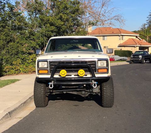 1981 Ford Bronco - This 1980s Ford Bronco has a custom front bumper and yellow smiley face lights.