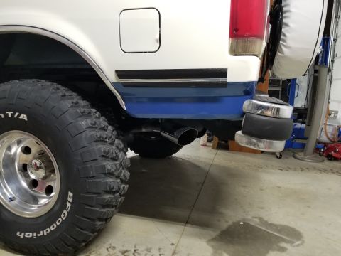 1989 Ford Bronco - LHR bumper is bent
