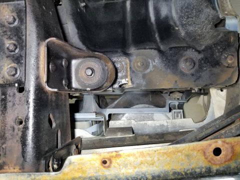 1989 Ford Bronco - The frame & some of the suspension have been painted gloss black, without much prep or even cleaning. The body mounts are collapsing, but t…