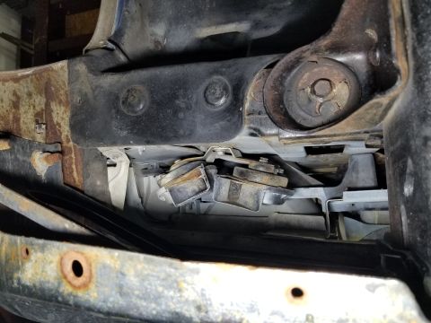 1989 Ford Bronco - The horn bracket is bent, but they don't seem to be working anyway. The body mounts are collapsing. [url=https://www.supermotors.net/regist…