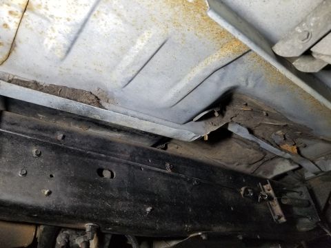 1989 Ford Bronco - The frame & some of the suspension have been painted gloss black, but the body wasn't cleaned.