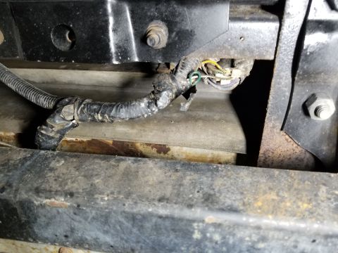 1989 Ford Bronco - The 4-pin wiring has been Scotch-Locked to the 7-pin.