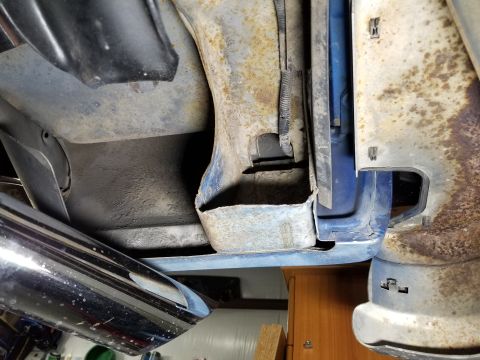 1989 Ford Bronco - Typical mud in the quarter panels, and the bumper tip is tweaked.