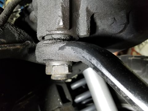 1989 Ford Bronco - The pitman arm nut was so loose that the arm was moving on the splines. Note that the top 3 threads are clean because the nut was that far…
