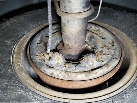 1989 Ford Bronco - The right e-brake cable is folded at the brake backing plate. Right brake cable Wagner BC132090