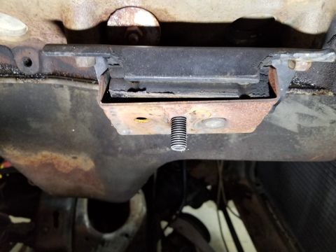 1996 Ford Bronco - Right engine mount broken.