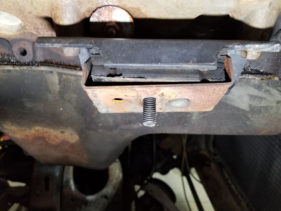 Right engine mount broken.