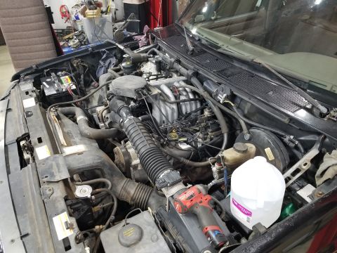 1996 Ford Bronco - About 6 hours after painting the oil pan, it's running.