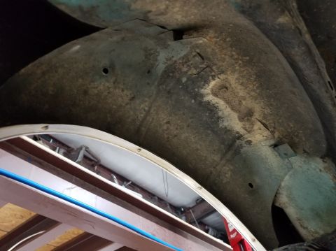 1996 Ford Bronco - LHR wheelwell liners are missing