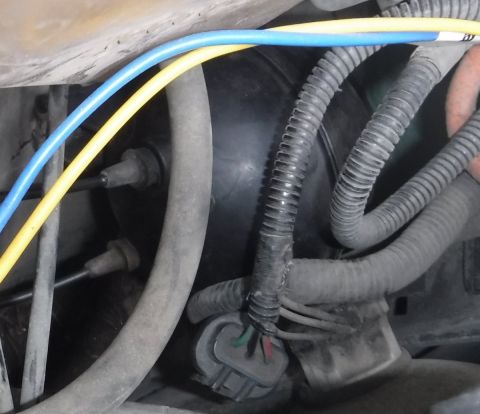 1992 Ford Bronco - '80s F-series vacuum reservoir tucks in perfectly below the coolant/washer reservoirs and headlight.