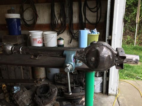 1985 Toyota Hilux - A rear axle assembly is secured in a vise, ready for work in a garage setting.