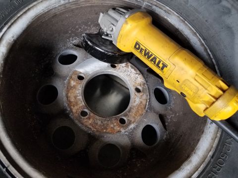 1989 Ford Bronco - As Ford & most other makers recommend, I always clean the wheel mounting surfaces.