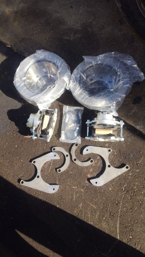 1996 Ford Bronco - this is the Ruffstuff disc brake conversion kit for 10.25" axle. it comes pretty much complete with rotors, calipers, pads, hoses. the kit…