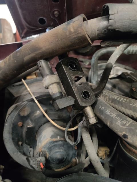 1996 Ford Bronco - 20200403 - This is the original AC pressure switch which is going to be retained and relocated along the AC lines elsewhere.