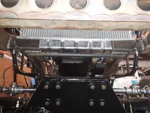 1985 Toyota Hilux - Underside view of a vehicle's engine bay, showing the radiator and steering assembly.