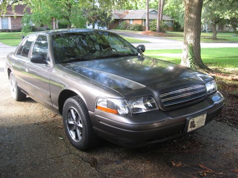 2003 Ford Crown Victoria photo