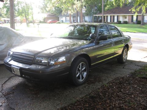 2003 Ford Crown Victoria photo