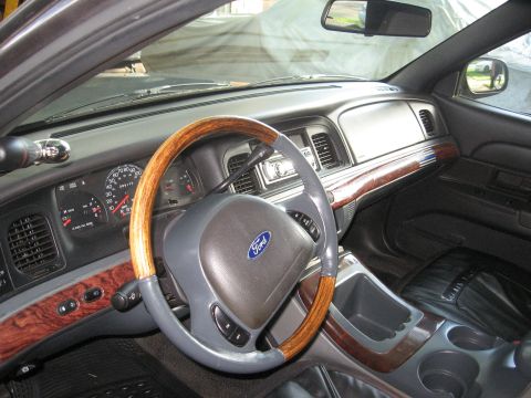 2003 Ford Crown Victoria photo