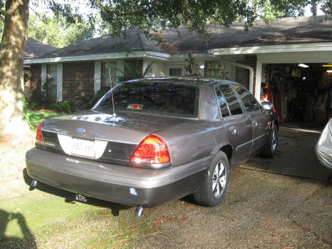 2003 Ford Crown Victoria photo