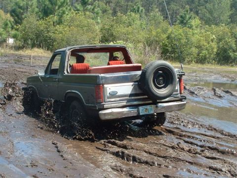 1986 Ford Bronco - getting dirty