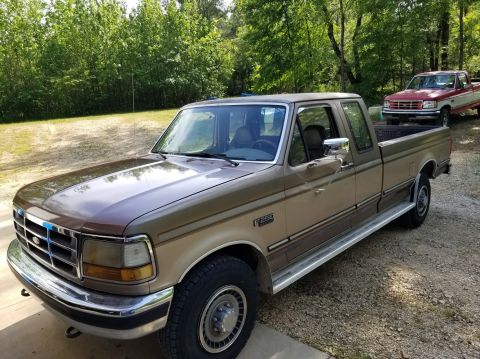 1993 Ford F-250 - I still haven't decided if I'll spray the upper body to match the new paint on the hood & wiper valance, or leave it in its current patina.…