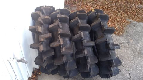 1988 Ford Bronco - very aggressive treads. they are suppose to be 9-9.5 inches wide. so as a dually thats would be 18-19 inches wide per side! with as deep of…