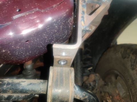 1996 Ford Bronco - 20200522 - Sway bar drop brackets are gussetted.