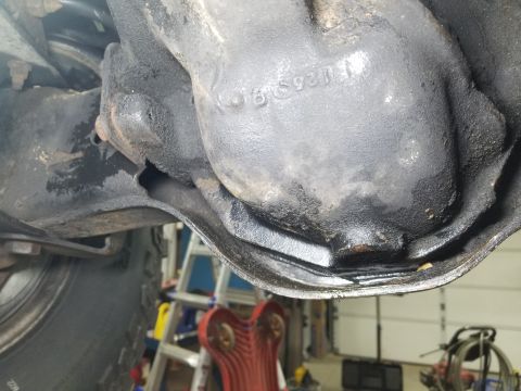 1989 Ford Bronco - The front diff is seeping a little gear oil. IF THE IMAGE IS TOO SMALL, click it. [url=https://www.supermotors.net/registry/2742/71518-4] h…