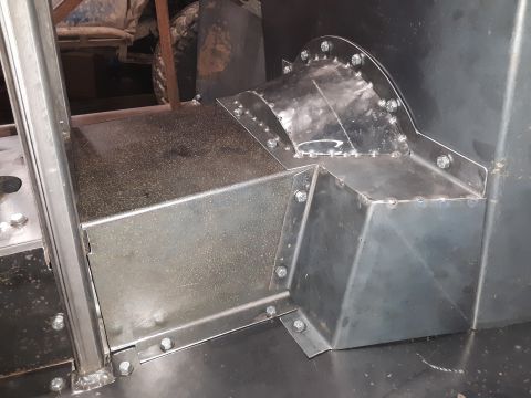 1985 Toyota Hilux - Custom metalwork is visible inside this vehicle, with a focus on the floor and a ventilation duct.