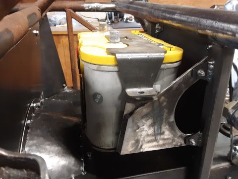 1985 Toyota Hilux - Custom battery mount secures a yellow-top Optima battery within a fabricated chassis.