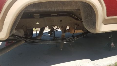 1985 Ford Bronco - The rear suspension and leaf springs of a vehicle are visible, with a watermark indicating the source.
