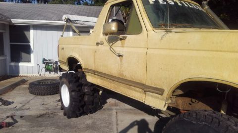 1988 Ford Bronco - This modified Ford Bronco appears to be from the late 1980s, not 1988, and is equipped for off-road use.