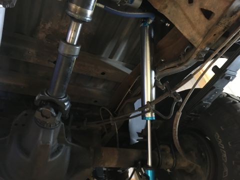 1987 Ford Bronco - Rear shock mounted as far outward as possible