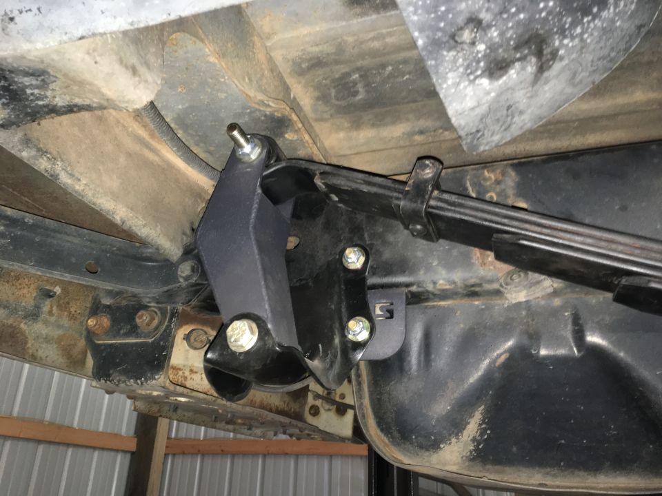 Dropped shackle mounts with 2.5 wide Deaver springs