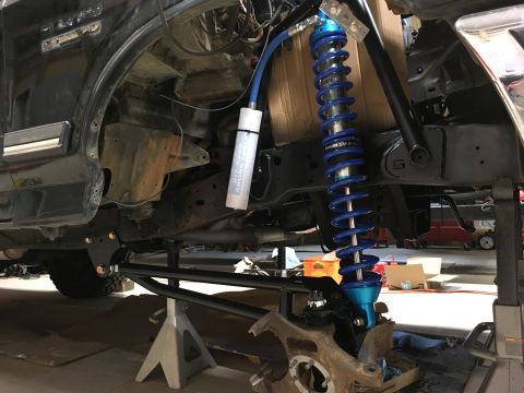 1987 Ford Bronco - Radius arm, traction beam and knuckle mocked up. Ended up pointing the reservoirs towards the front of the truck.
