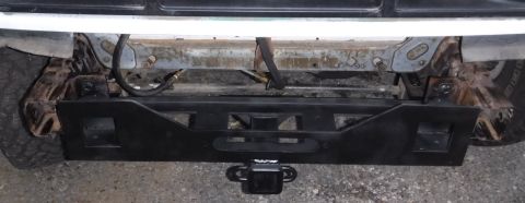 1992 Ford Bronco - I did some rust treatment on the frame horns, as evidenced by the black sections (less visible to the naked eye).