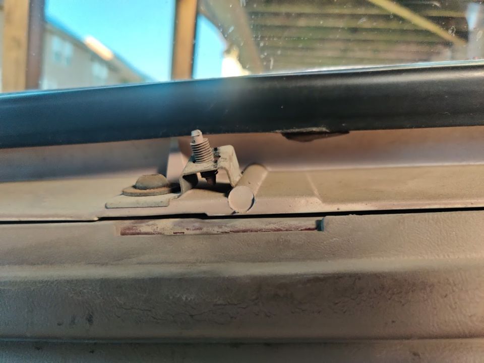 20200715 - This is what the trim clips are hooking into to hold the trim below the hard-top window. Had to get them out with plyers, but carefully as the metal bracket is thin and very bendy.