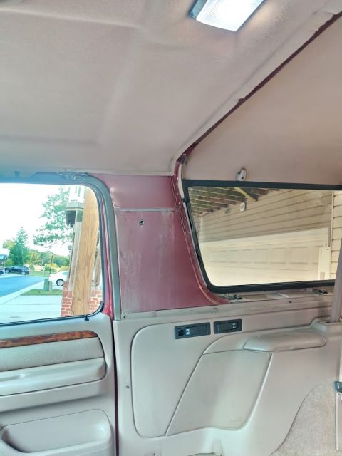 1996 Ford Bronco - 20200715 - The B pillar looks like it has dirty water streaks from the seam.