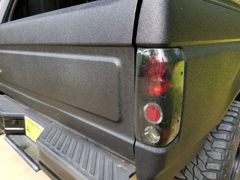 1996 Ford Bronco - The tailgate has the typical dent from the swingaway, so all the holes must have been filled before the bedliner was applied. [url=https://…