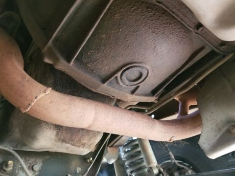 1996 Ford Bronco - Y-pipe has been cut off & welded back together in 3 places Oil pan is surprisingly dry. Engine oil, PSF, ATF levels correct. Refrigerant em…