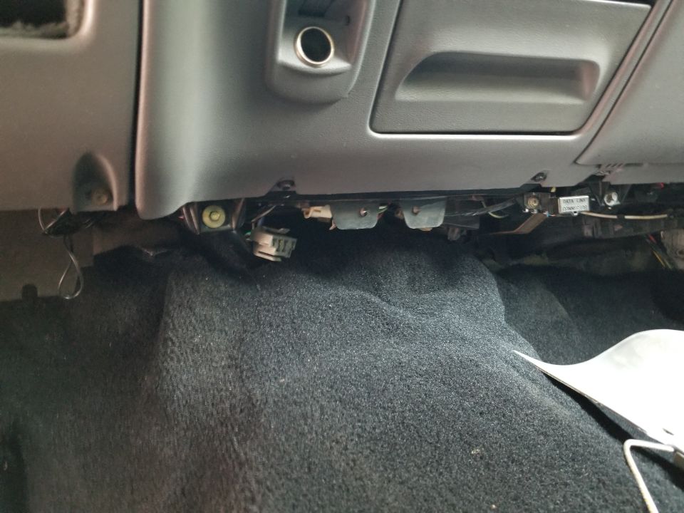 under dash wiring, fuse box, and carpeted floor