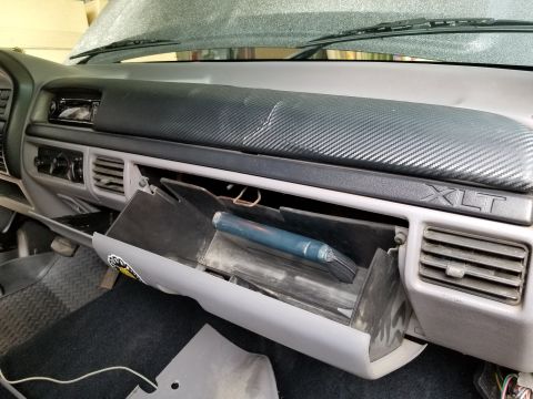 1996 Ford Bronco - The dash pad cover is hiding a crack. [url=https://www.supermotors.net/registry/media/760981] https://www.supermotors.net/getfile/760981/th…