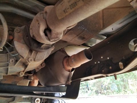 1996 Ford Bronco - All 3 HEGOs appear to be intact, but the downstream is hard to see between the cats. IF THE IMAGE IS TOO SMALL, click it. [url=https://www.…