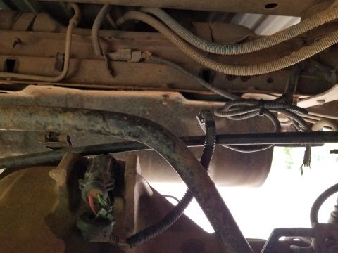 1996 Ford Bronco - The RABS connector has been zip-tied through the wiring, displacing its rubber boot. IF THE IMAGE IS TOO SMALL, click it.