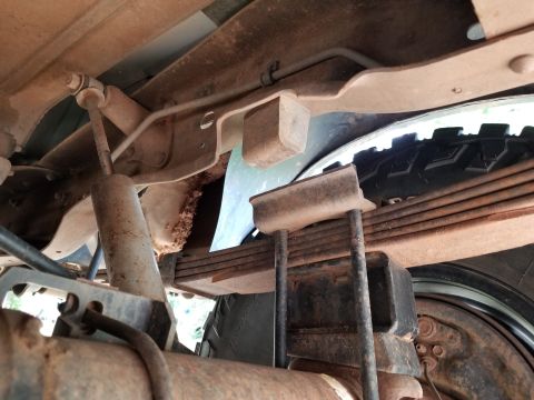 1996 Ford Bronco - The rear blocks are ~3.5" tall, so the lift is probably a [url=https://www.roughcountry.com/ford-suspension-lift-kit-465b-20.html]Roug…