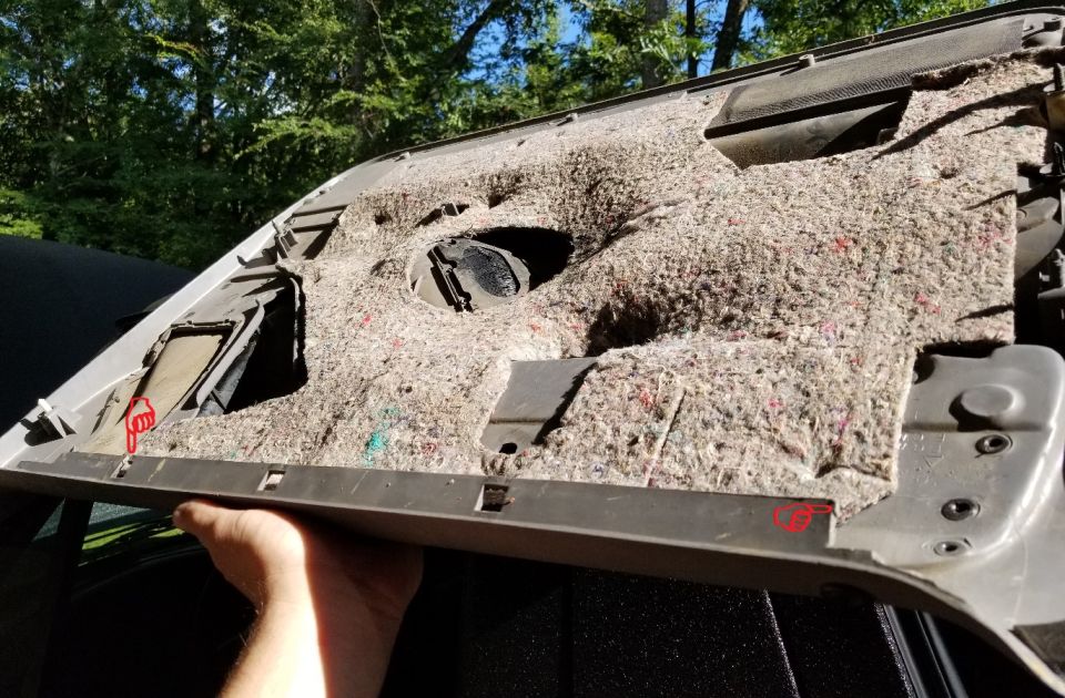 As usual, the door panel holes for the inner weatherbelt are breaking.
IF THE IMAGE IS TOO SMALL, click it.