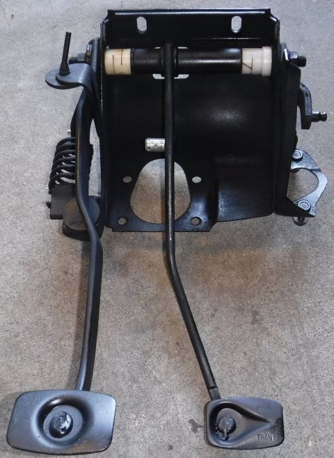 1992 Ford Bronco - M/T pedal set; surface rust cleaned up, fresh coat of paint applied. No wear visible or play in the bushings, and no wear to the MC rod piv…