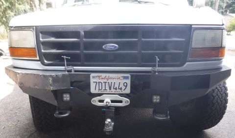 1992 Ford Bronco - Side 2 taking shape. Tried out an idea I've been kicking around for a mid-top brace that doubles as a flip-up license plate bracket.